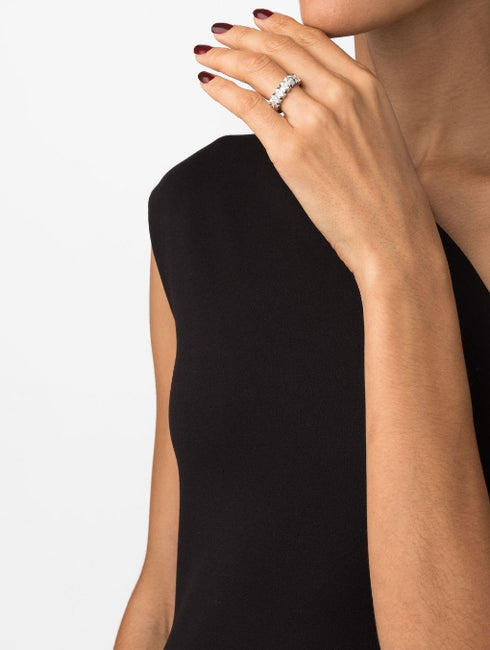 anillo piramidal en oro blanco de 18kt con diamantes